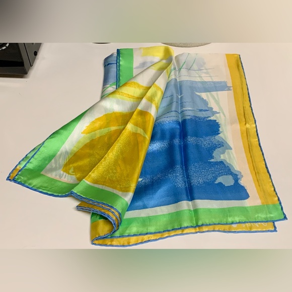 Vintage 1970s 28” x 28” Hand Rolled All Silk VERA NEUMANN Scarf Wrap Kerchief - Picture 7 of 14